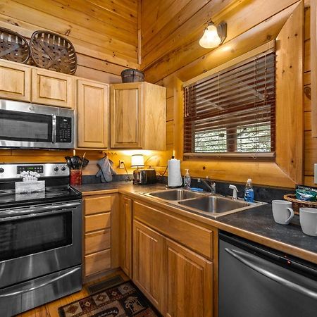 2-Bedroom Cabin With 2 Master Suites, Loft, Half-Bath And Hot Tub In A Serene Resort Setting Sevierville Exteriör bild