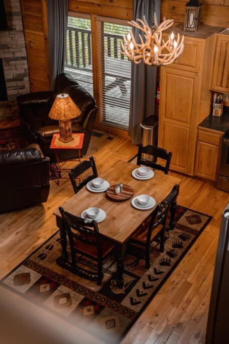 2-Bedroom Cabin With 2 Master Suites, Loft, Half-Bath And Hot Tub In A Serene Resort Setting Sevierville Exteriör bild