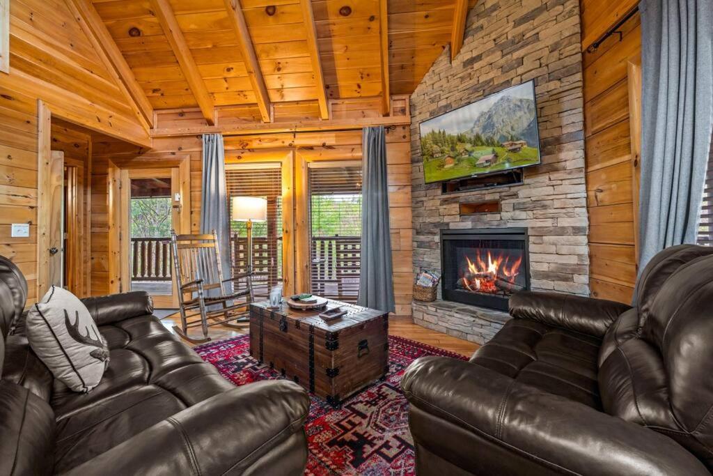 2-Bedroom Cabin With 2 Master Suites, Loft, Half-Bath And Hot Tub In A Serene Resort Setting Sevierville Exteriör bild