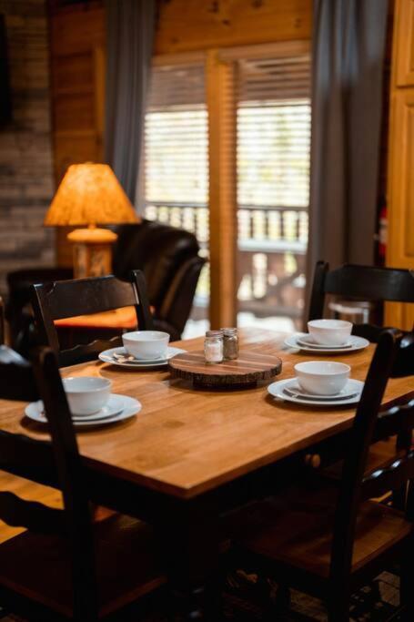 2-Bedroom Cabin With 2 Master Suites, Loft, Half-Bath And Hot Tub In A Serene Resort Setting Sevierville Exteriör bild