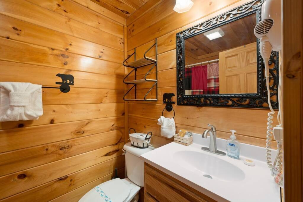 2-Bedroom Cabin With 2 Master Suites, Loft, Half-Bath And Hot Tub In A Serene Resort Setting Sevierville Exteriör bild