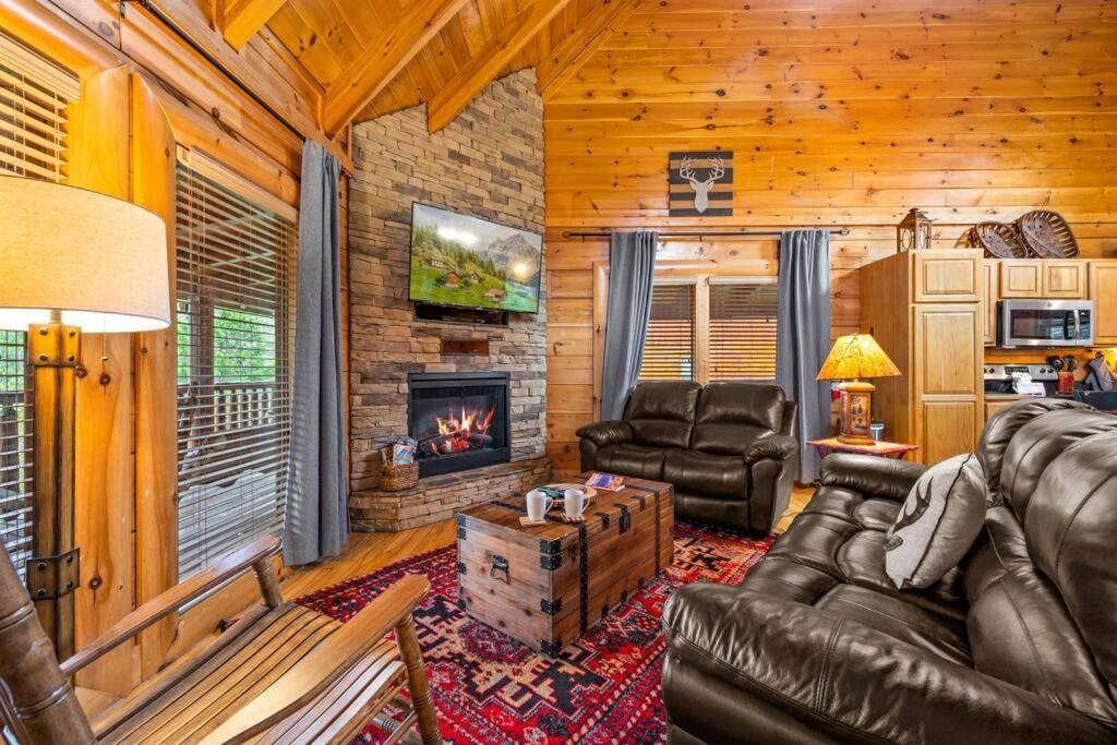 2-Bedroom Cabin With 2 Master Suites, Loft, Half-Bath And Hot Tub In A Serene Resort Setting Sevierville Exteriör bild
