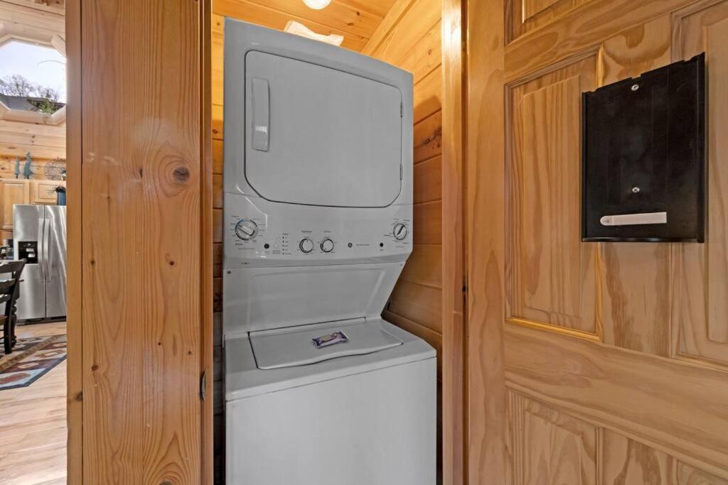 2-Bedroom Cabin With 2 Master Suites, Loft, Half-Bath And Hot Tub In A Serene Resort Setting Sevierville Exteriör bild