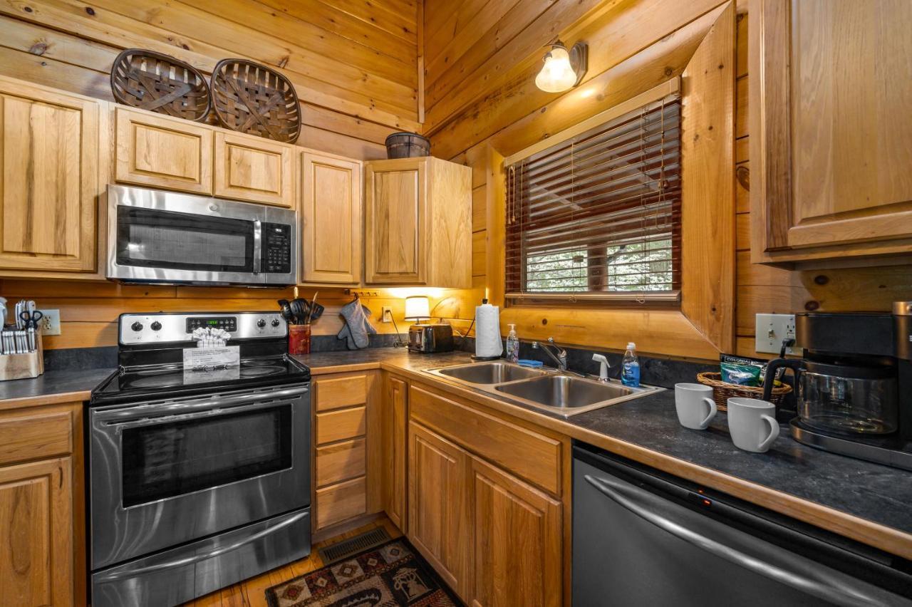2-Bedroom Cabin With 2 Master Suites, Loft, Half-Bath And Hot Tub In A Serene Resort Setting Sevierville Exteriör bild